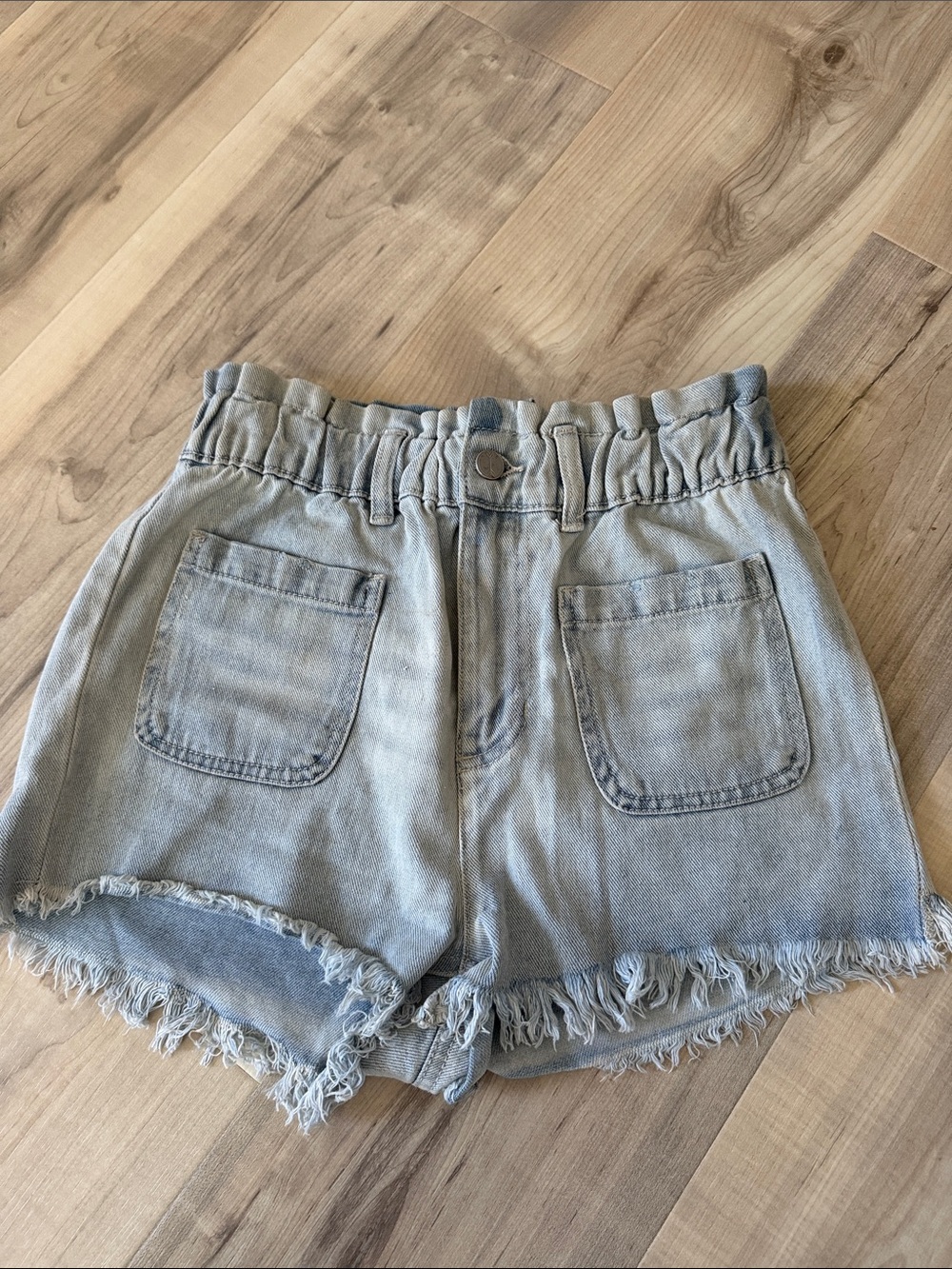 size 5/26 light denim Banjara jean shorts. high waisted and in great condition